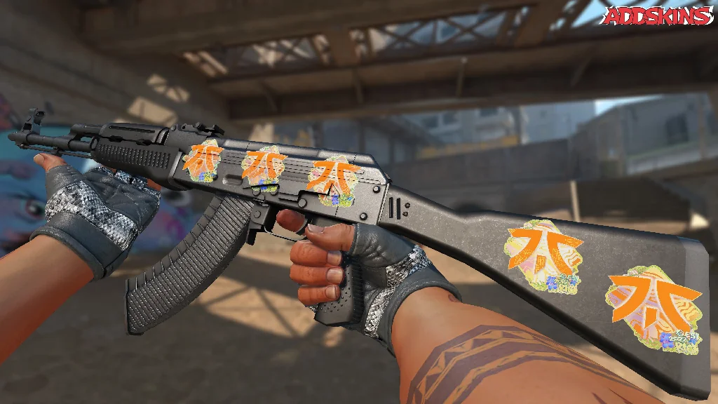 Sticker | Fnatic (Holo) | Rio 2022 inspecting