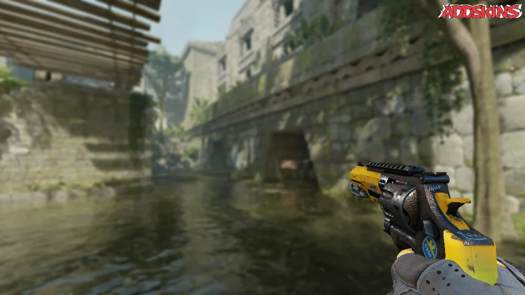 R8 Revolver | Banana Cannon holding