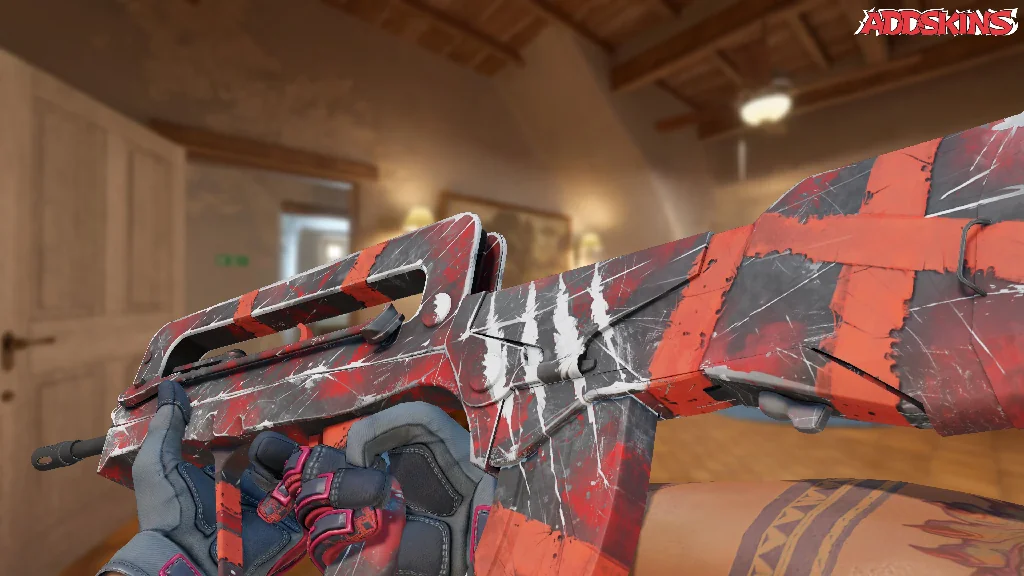 FAMAS | Survivor Z inspecting