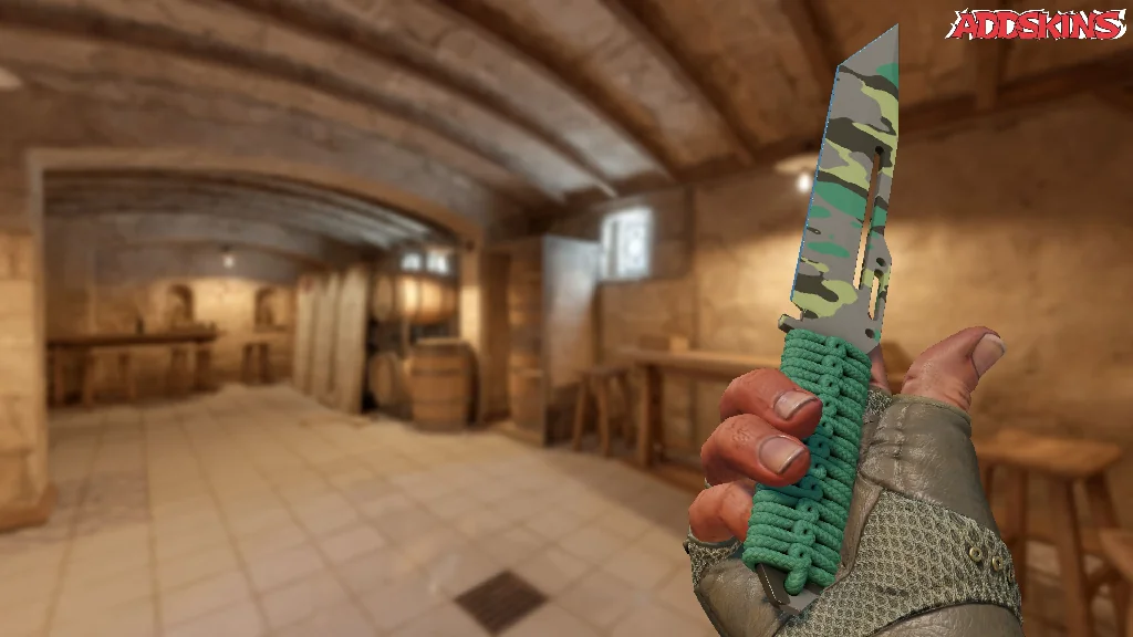 ★ Paracord Knife | Boreal Forest inspecting