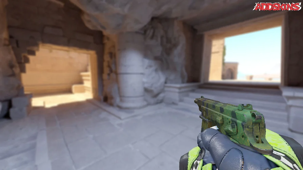 CZ75-Auto | Jungle Dashed holding