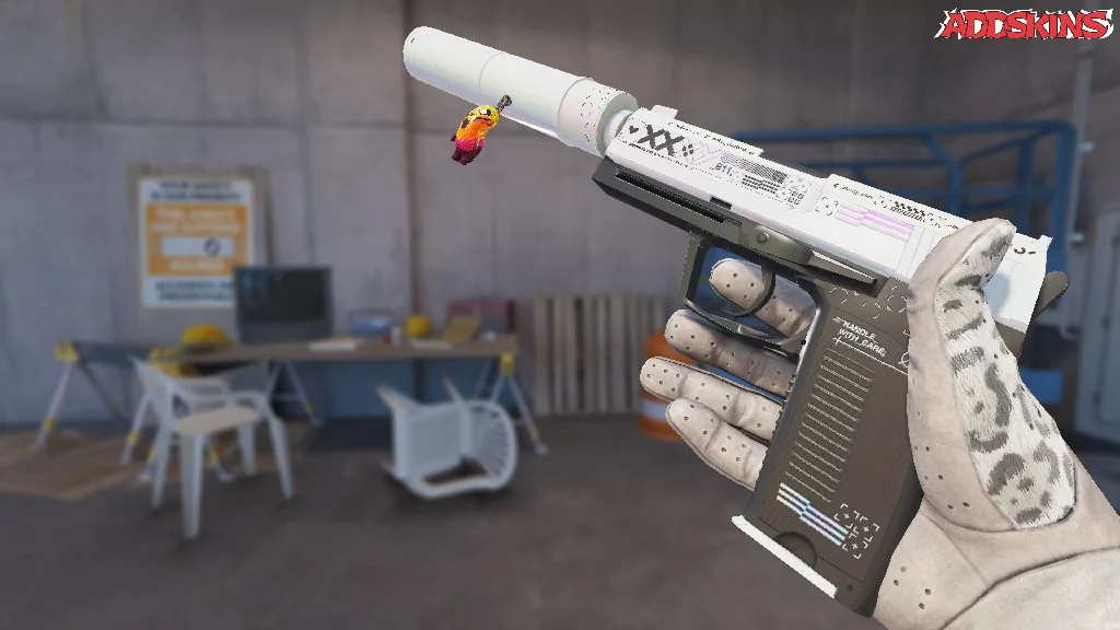 Charm | Hot Howl inspecting