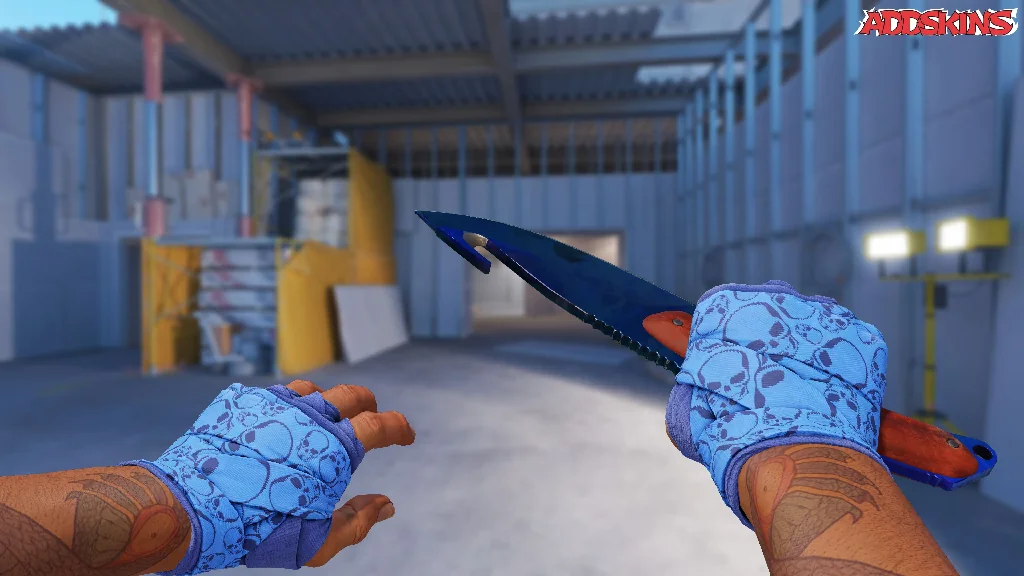 ★ Gut Knife | Doppler Phase 3 holding