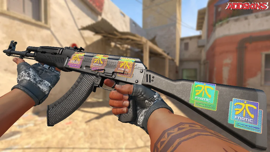 Sticker | Fnatic (Holo) | DreamHack 2014 inspecting