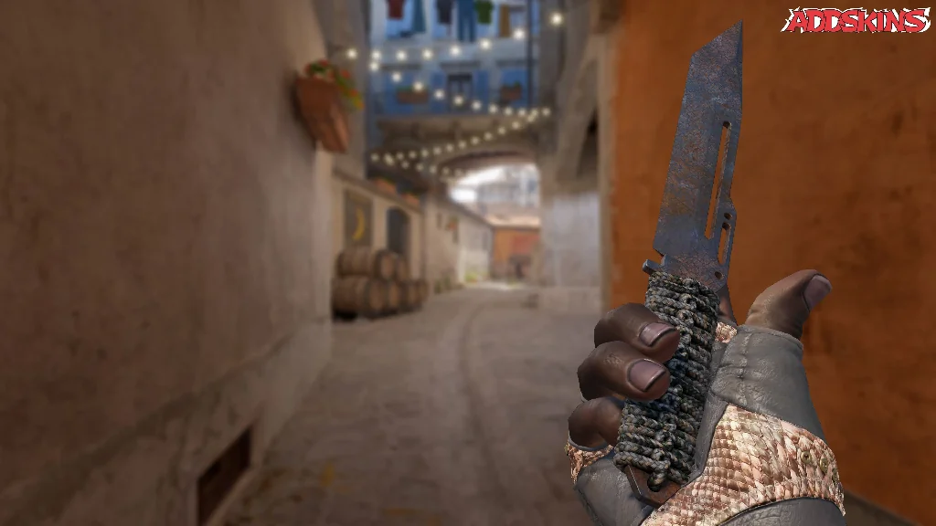★ Paracord Knife | Rust Coat inspecting