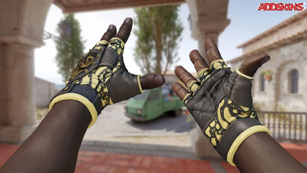 ★ Broken Fang Gloves | Yellow-banded inspecting