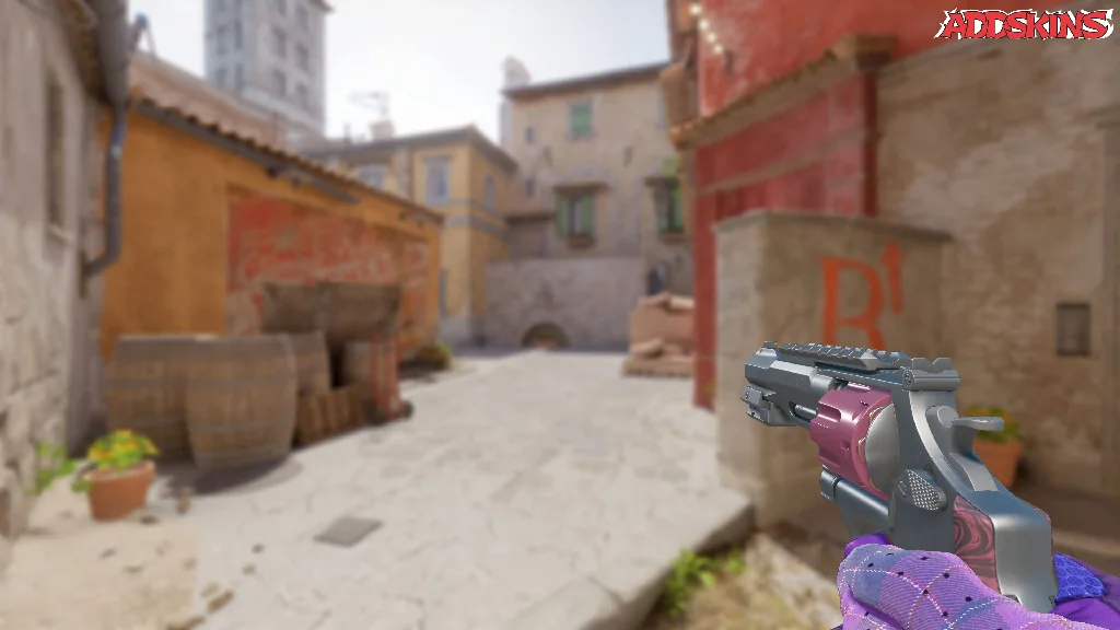 R8 Revolver | Mauve Aside holding