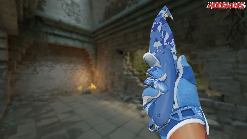 ★ Gut Knife | Bright Water inspecting