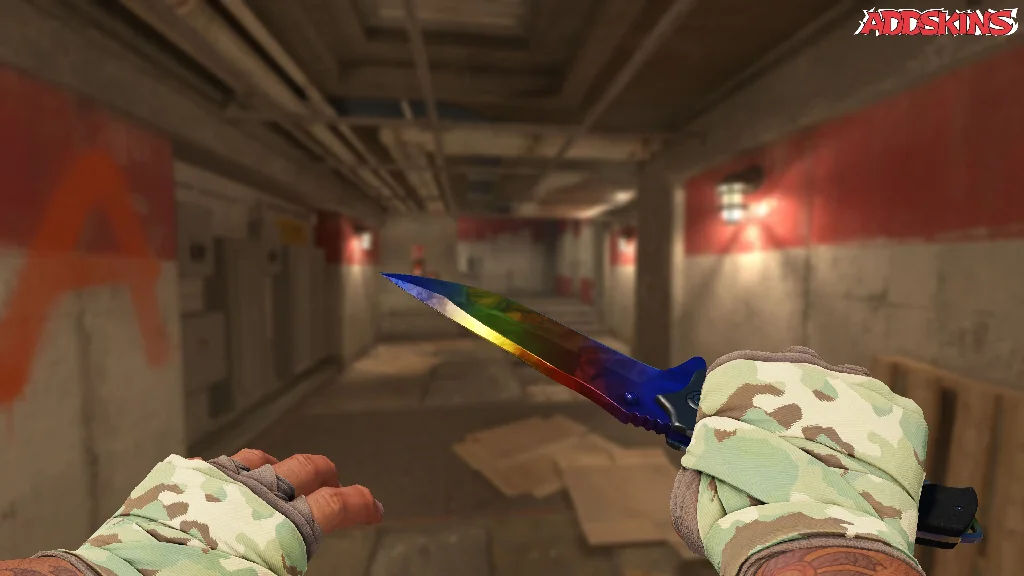 ★ Nomad Knife | Marble Fade holding