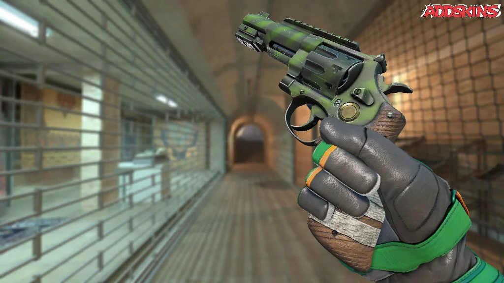 R8 Revolver | Survivalist inspecting
