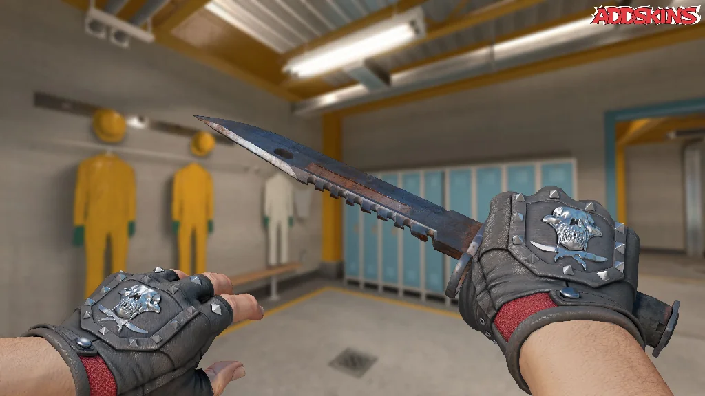 ★ M9 Bayonet | Rust Coat holding