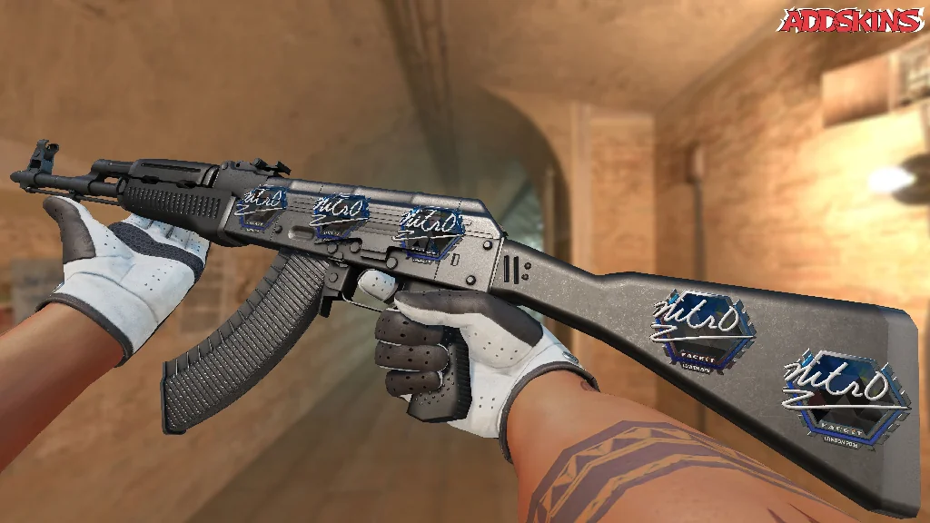 Sticker | nitr0 (Foil) | London 2018 inspecting