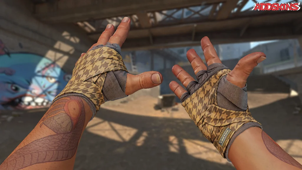 ★ Hand Wraps | Desert Shamagh inspecting