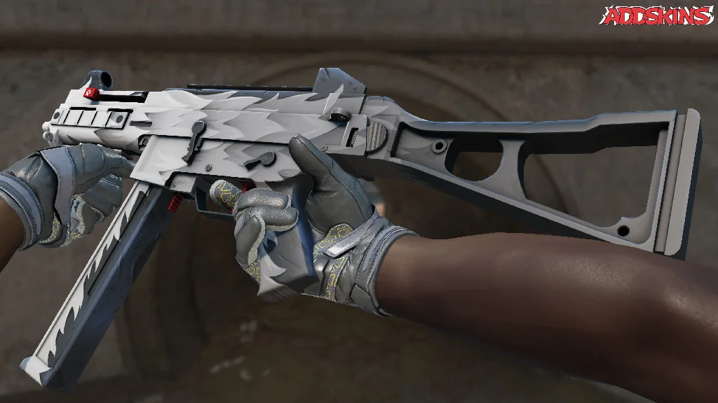 UMP-45 | Arctic Wolf inspecting