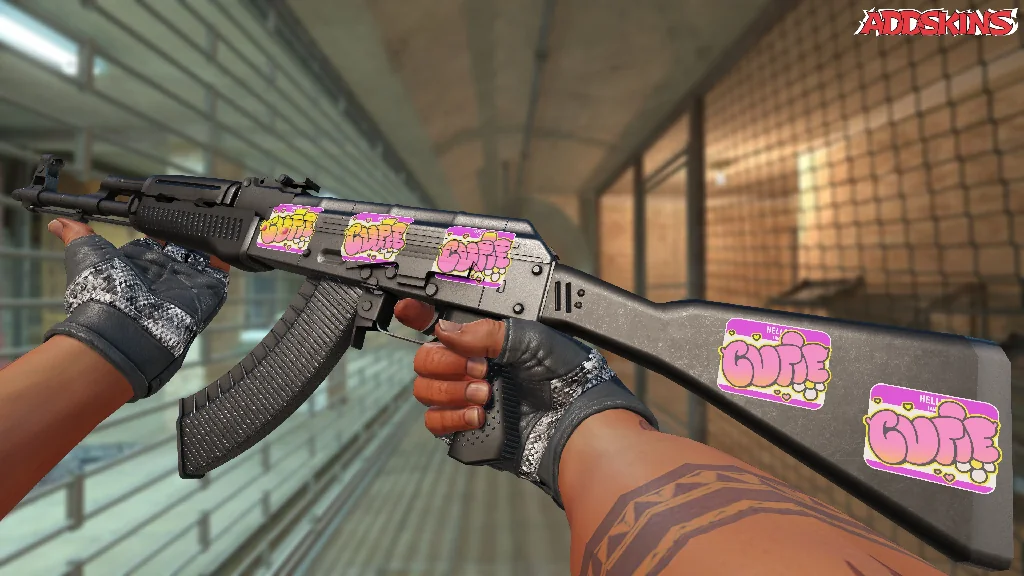 Sticker | Cutie (Holo) inspecting