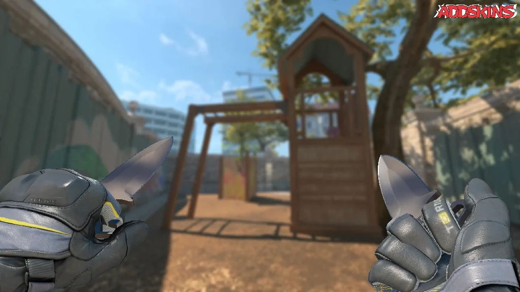 ★ Shadow Daggers | Scorched holding