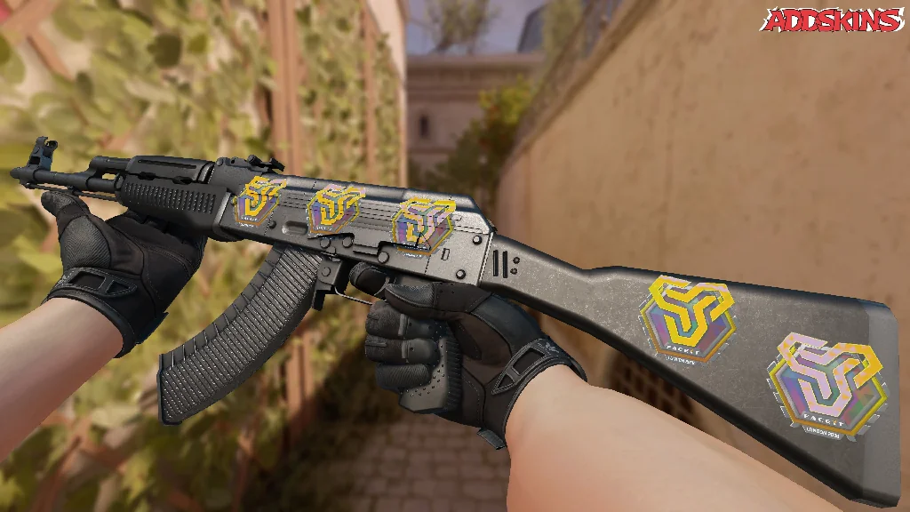 Sticker | Space Soldiers (Holo) | London 2018 inspecting