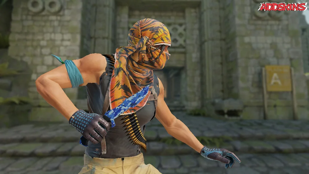 ★ Huntsman Knife | Bright Water pose-3