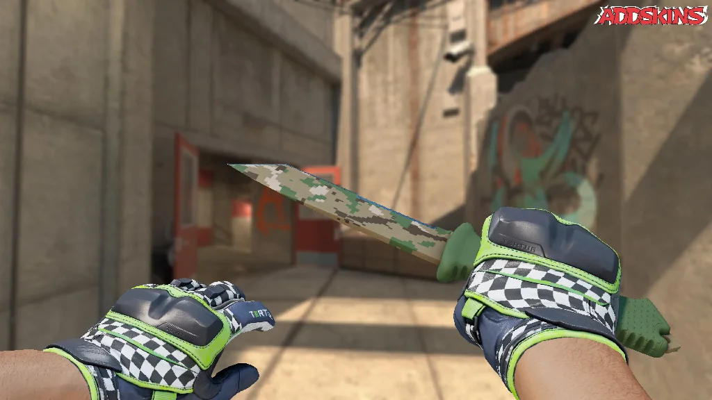 ★ Ursus Knife | Forest DDPAT holding