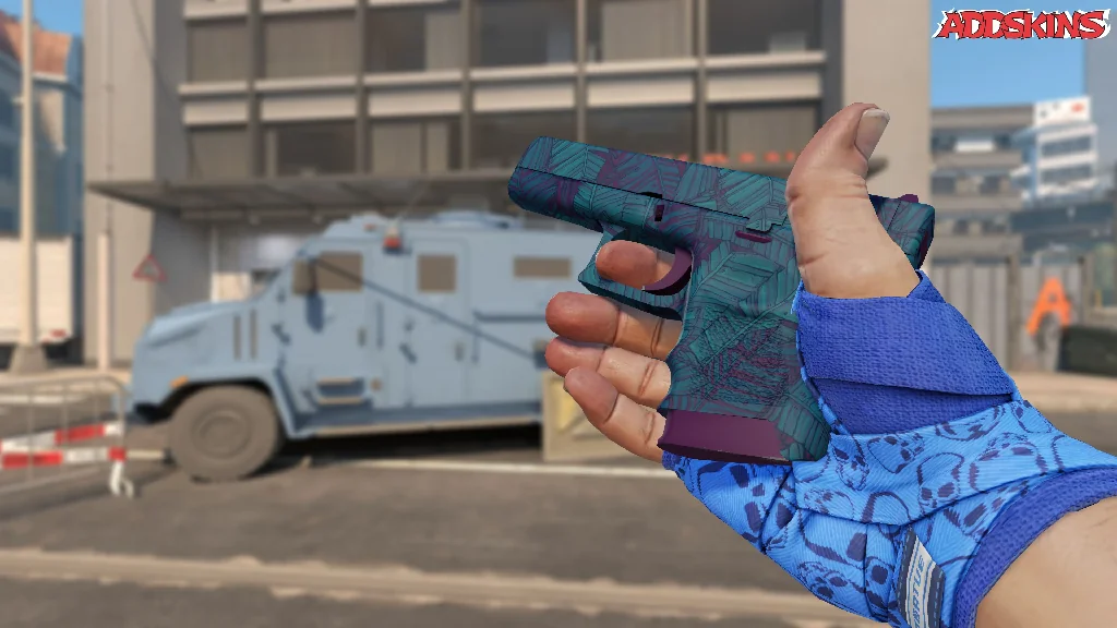 Glock-18 | Synth Leaf inspecting