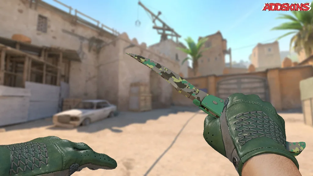 ★ Falchion Knife | Boreal Forest holding