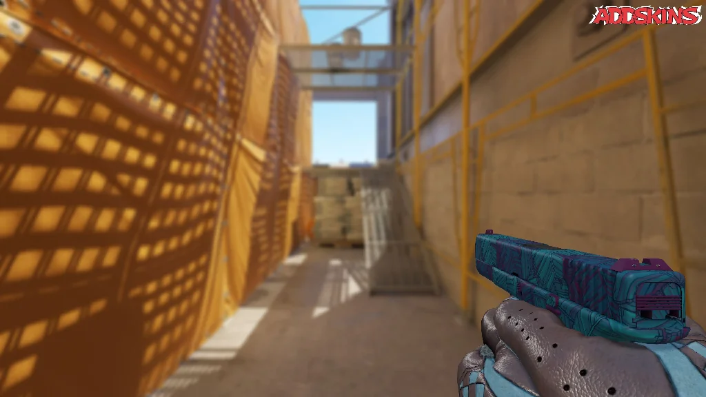 Glock-18 | Synth Leaf holding