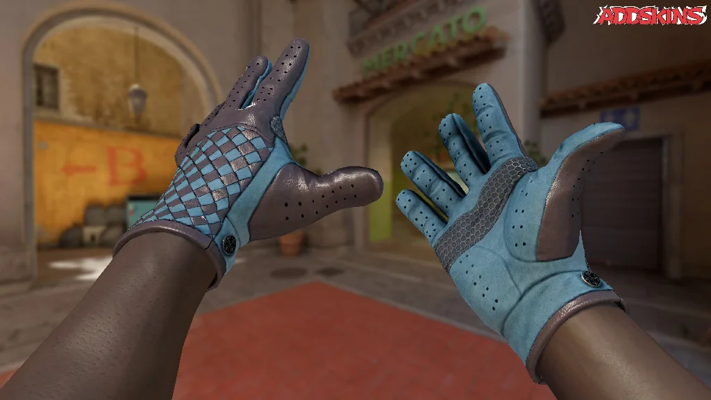 ★ Driver Gloves | Lunar Weave inspecting