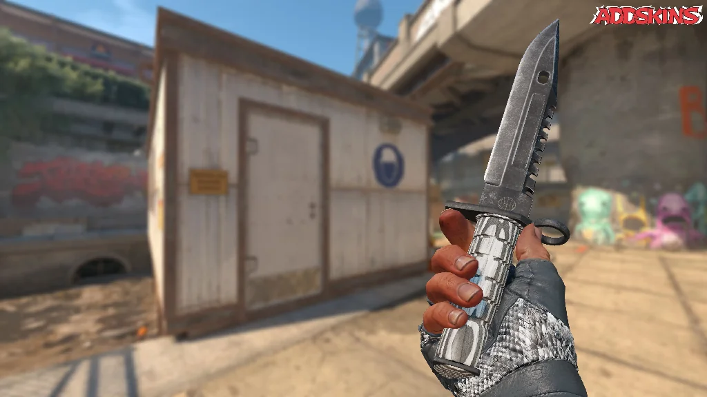 ★ M9 Bayonet | Black Laminate inspecting
