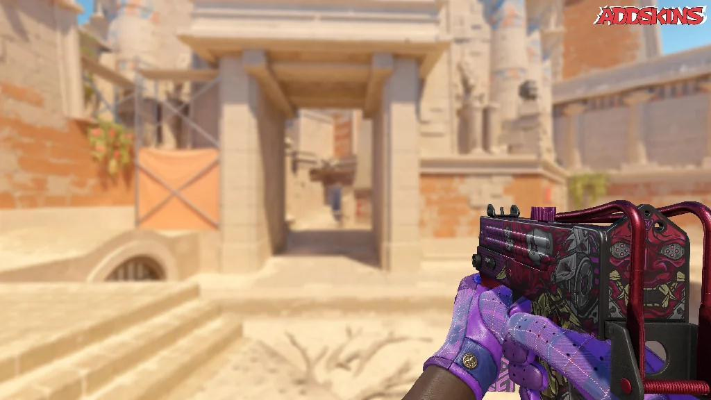 MAC-10 | Saibā Oni holding