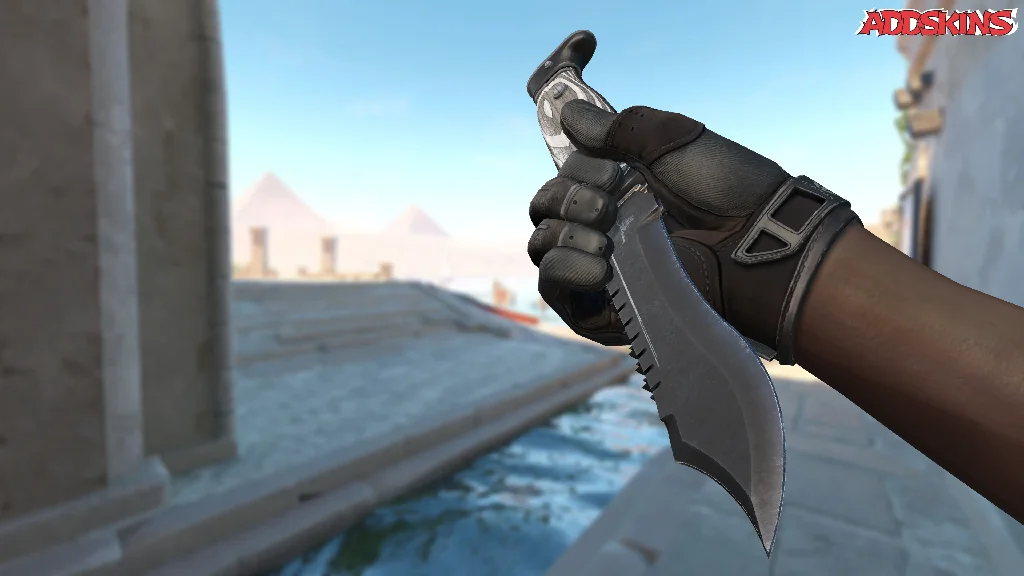 ★ Bowie Knife | Black Laminate inspecting