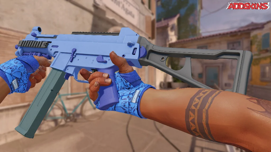 UMP-45 | Indigo inspecting