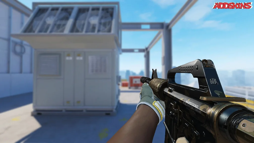 M4A1-S | Mud-Spec holding