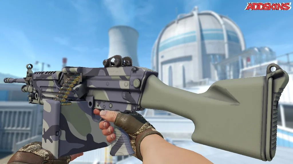 M249 | Sage Camo inspecting