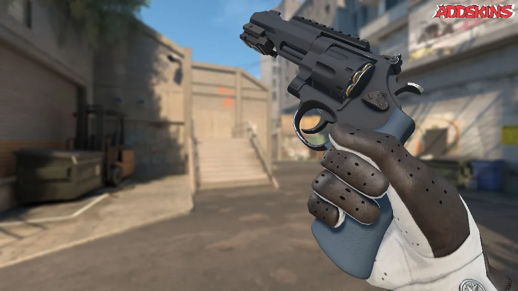 R8 Revolver | Night inspecting