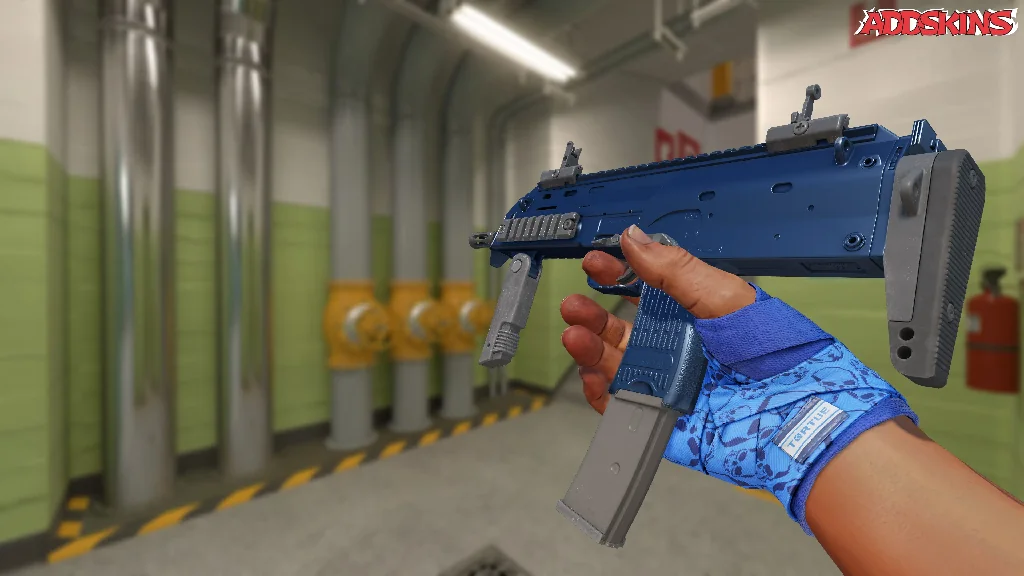 MP7 | Anodized Navy inspecting