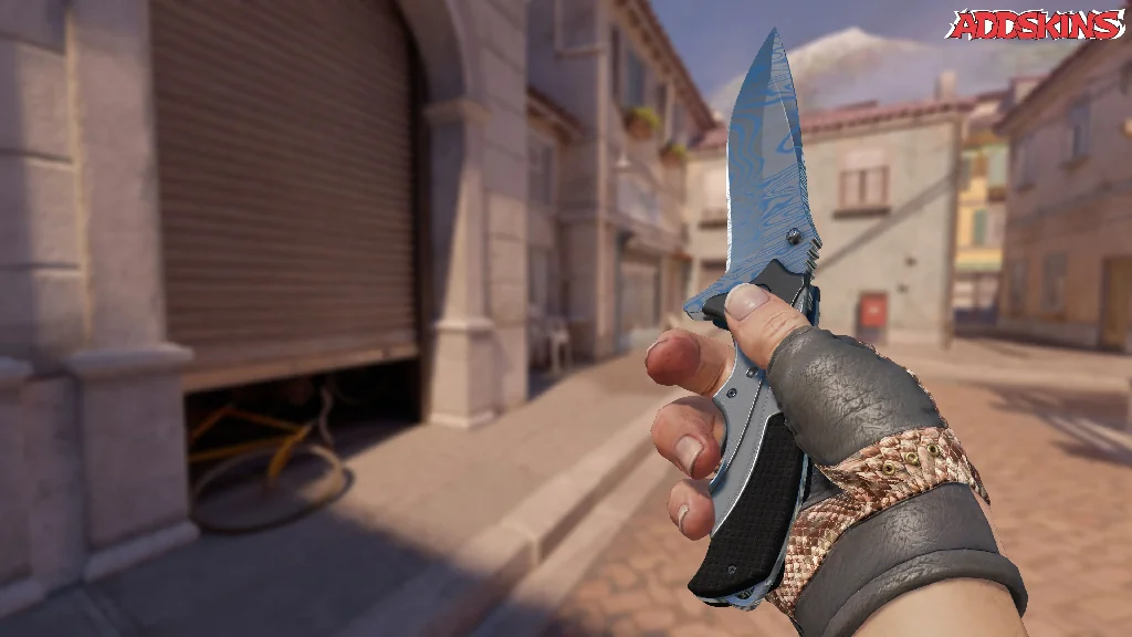 ★ Nomad Knife | Damascus Steel inspecting