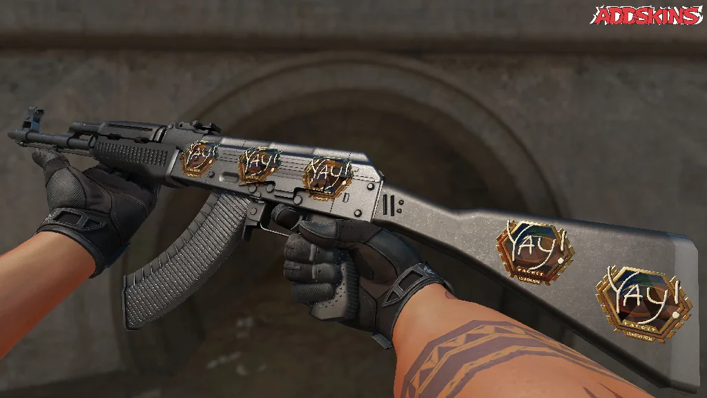 Sticker | yay (Gold) | London 2018 inspecting