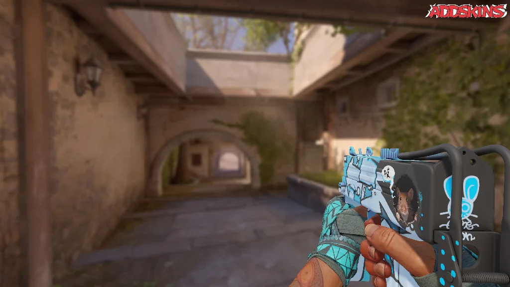 MAC-10 | Pipsqueak holding