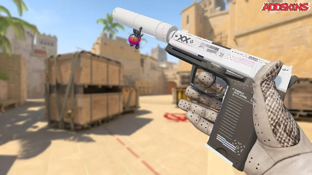 Charm | Glitter Bomb inspecting