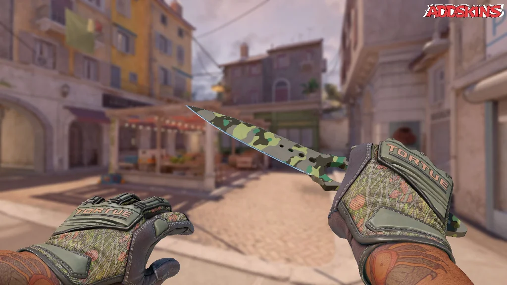 ★ Skeleton Knife | Boreal Forest holding