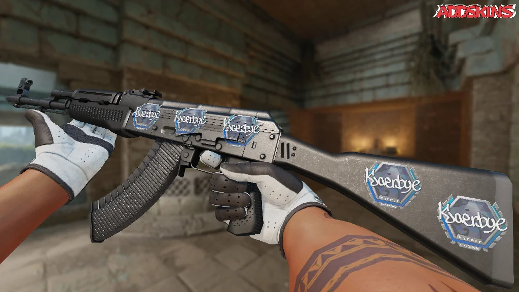 Sticker | Kjaerbye | London 2018 inspecting