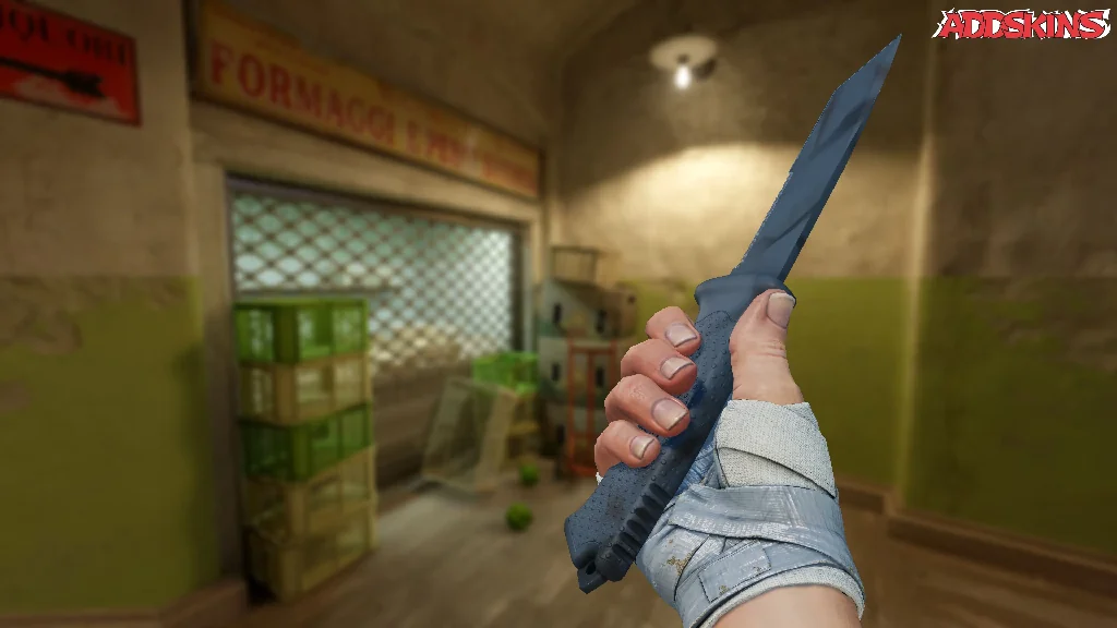 ★ Ursus Knife | Night Stripe inspecting