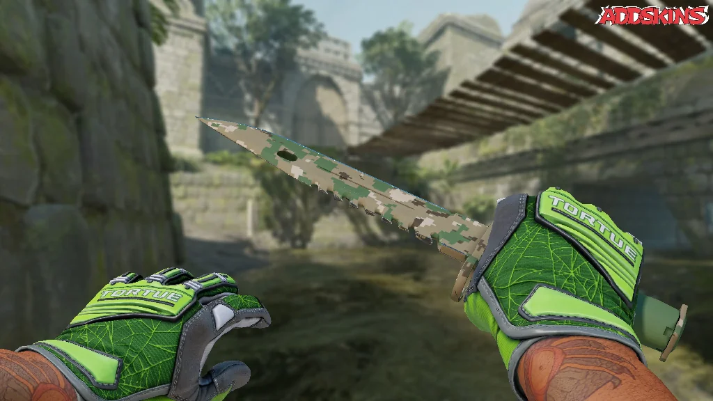 ★ M9 Bayonet | Forest DDPAT holding