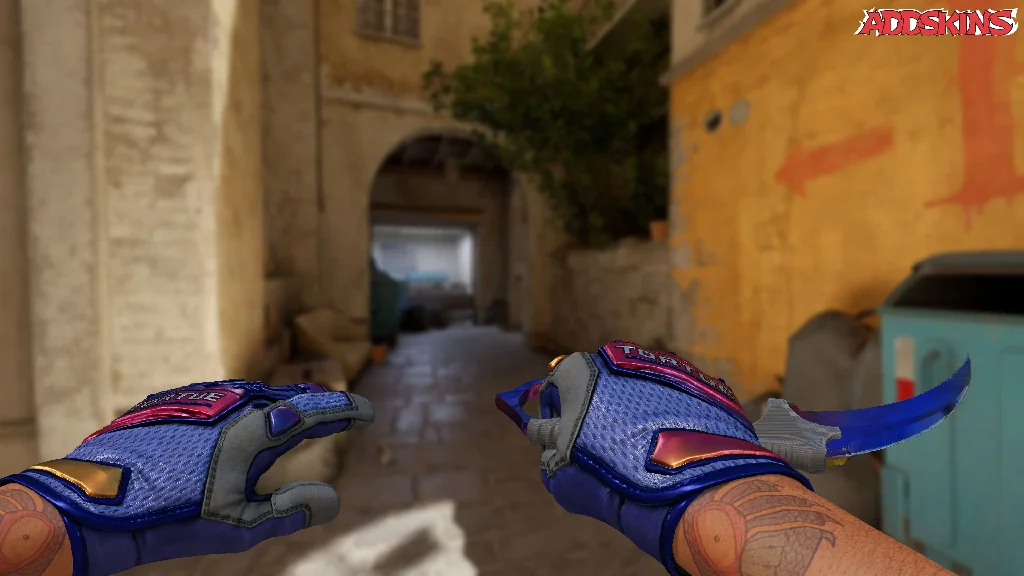 ★ Karambit | Marble Fade holding