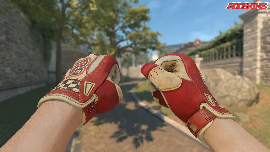 ★ Sport Gloves | Red Racer holding