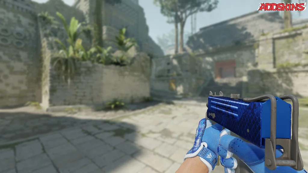 MAC-10 | Lapis Gator holding