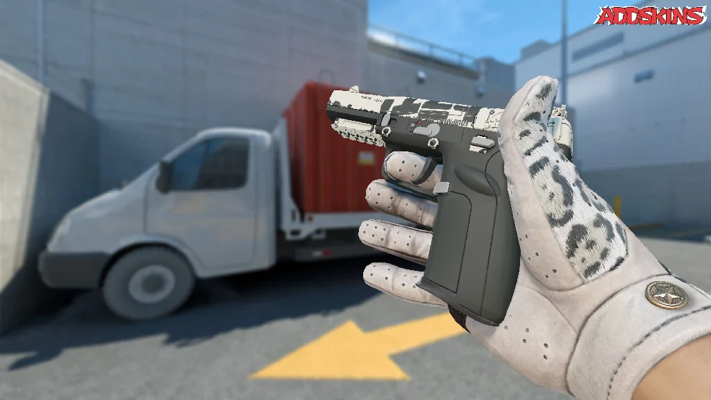 Five-SeveN | Kami inspecting