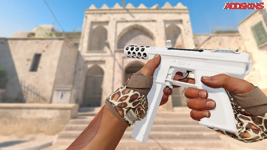 Tec-9 | Whiteout inspecting