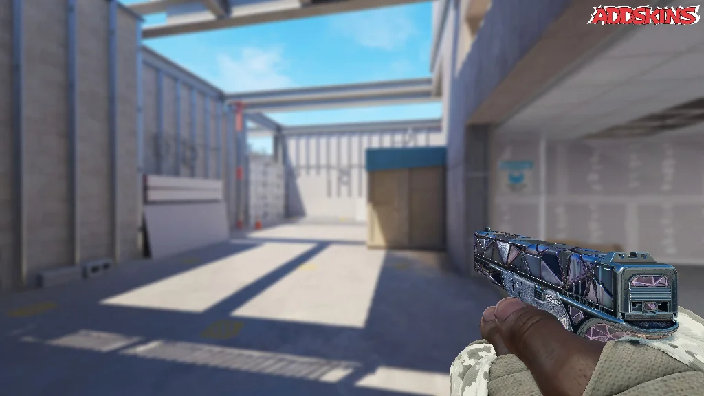Glock-18 | Mirror Mosaic holding