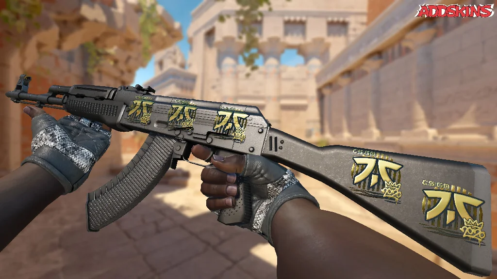 Sticker | Fnatic (Gold) | 2020 RMR inspecting